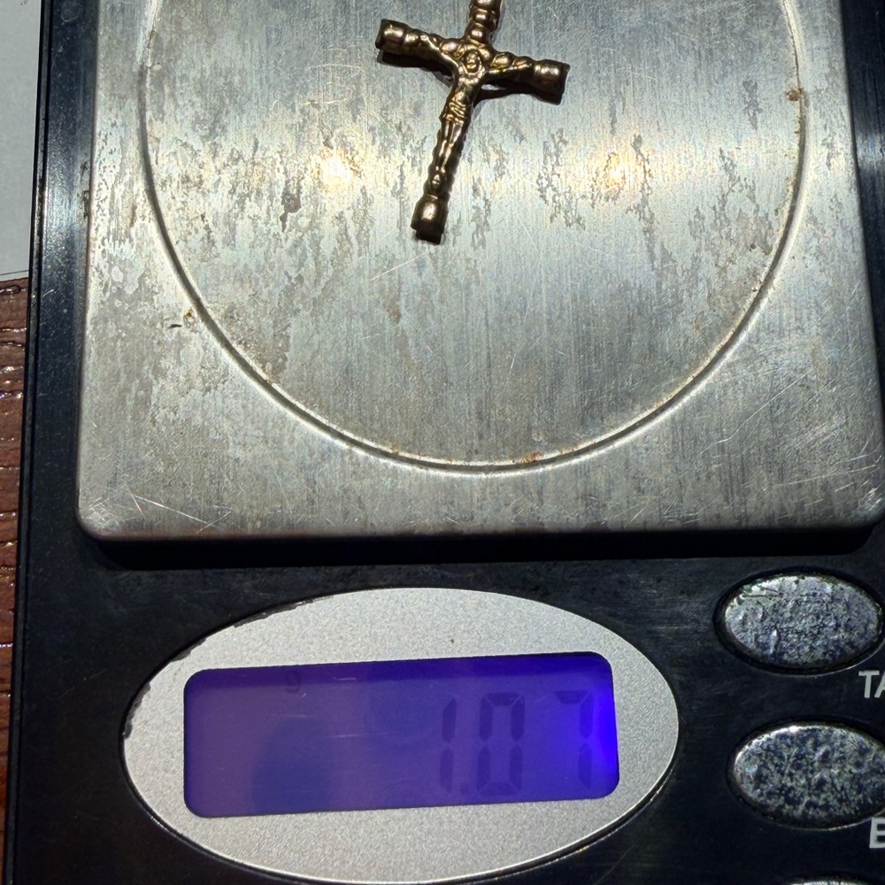 18k yellow Gold Crucifix Pendant - Picture 5 of 7